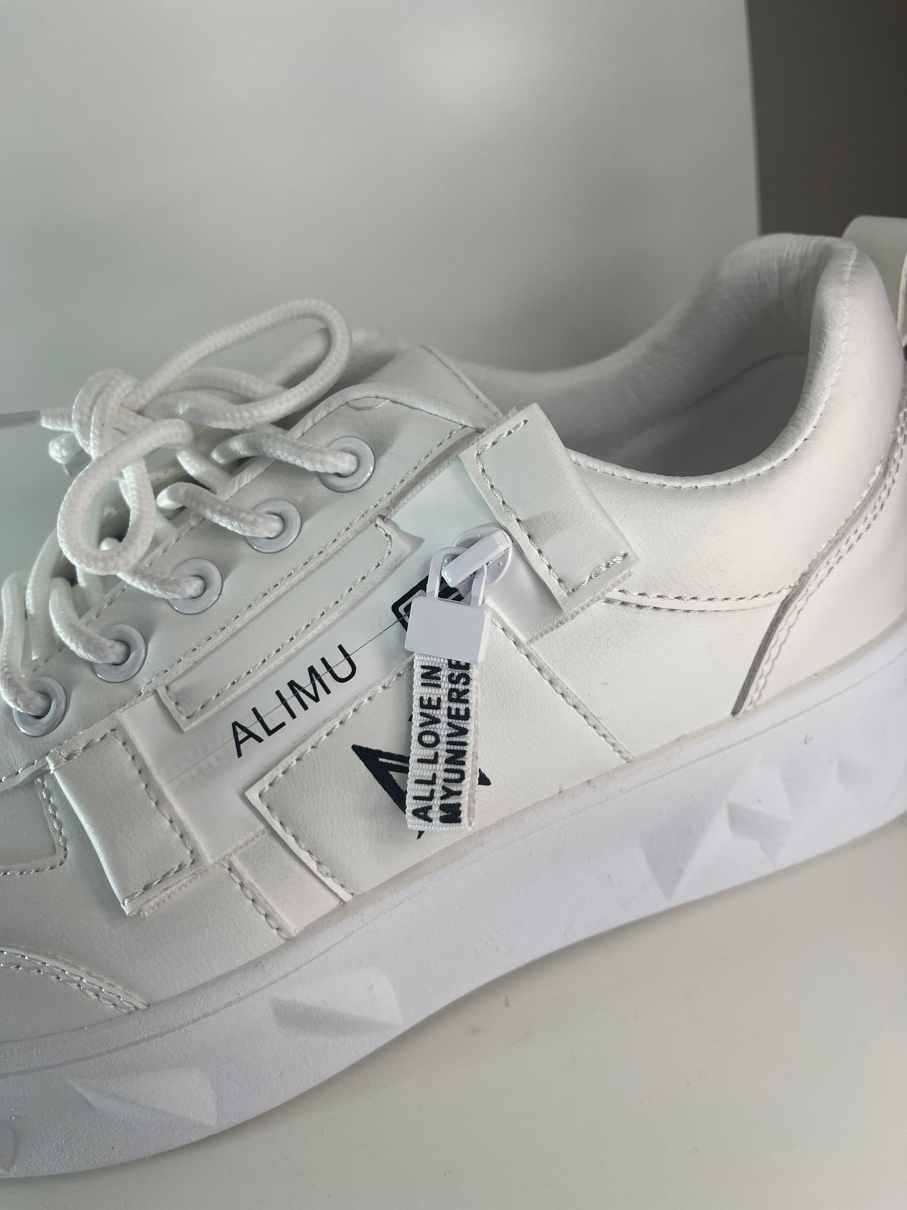 LOVE Sneaker