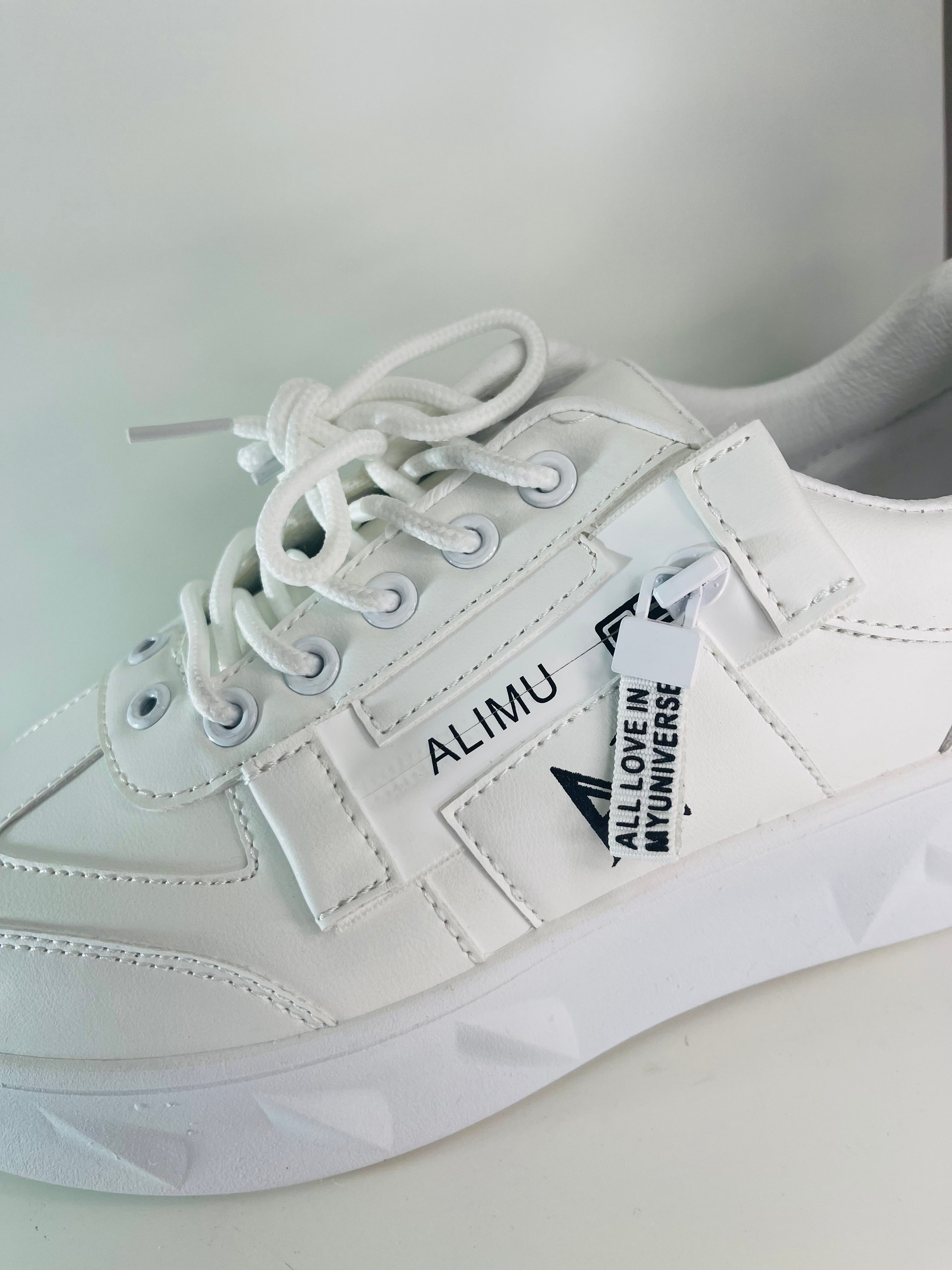 LOVE Sneaker