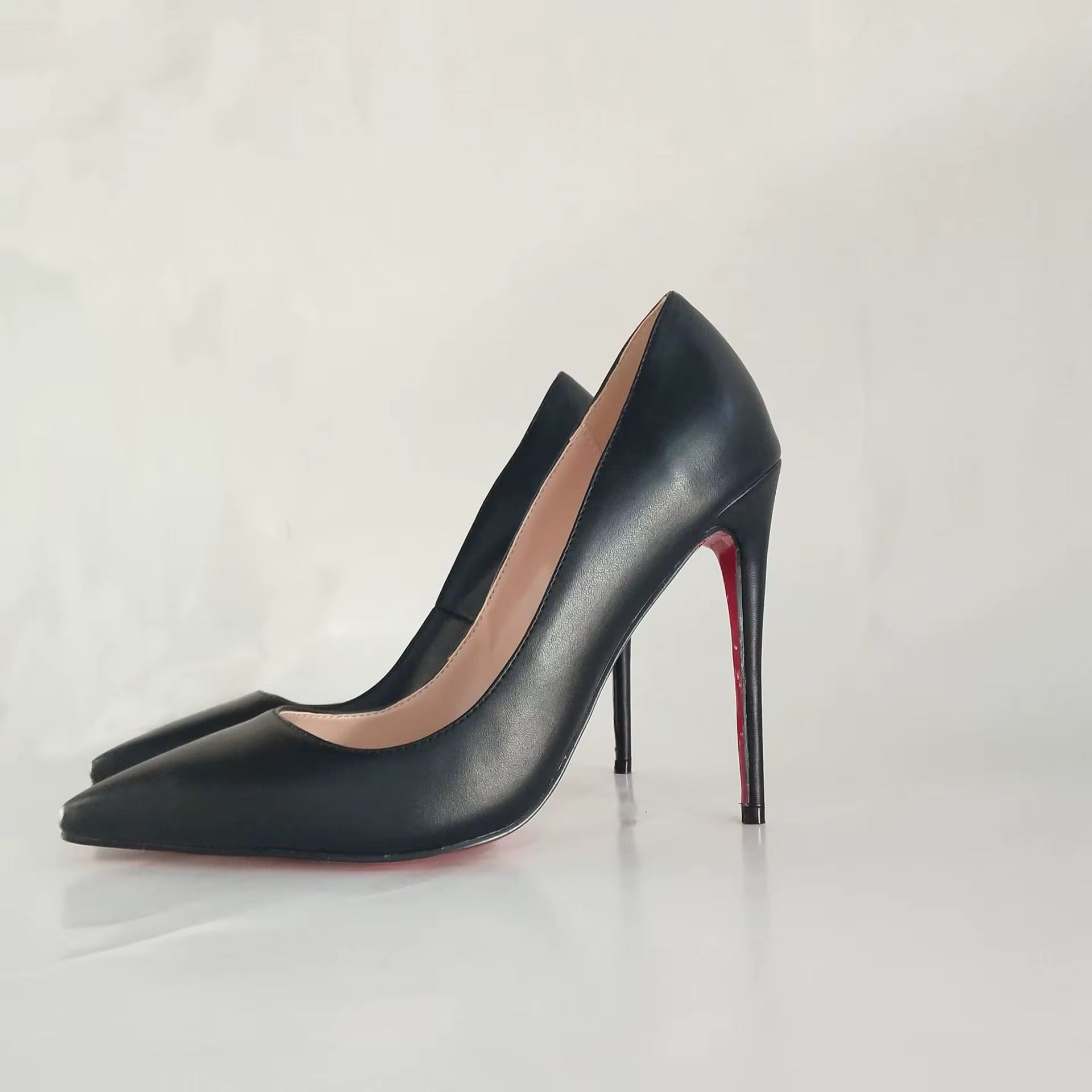 Red buttom pumps